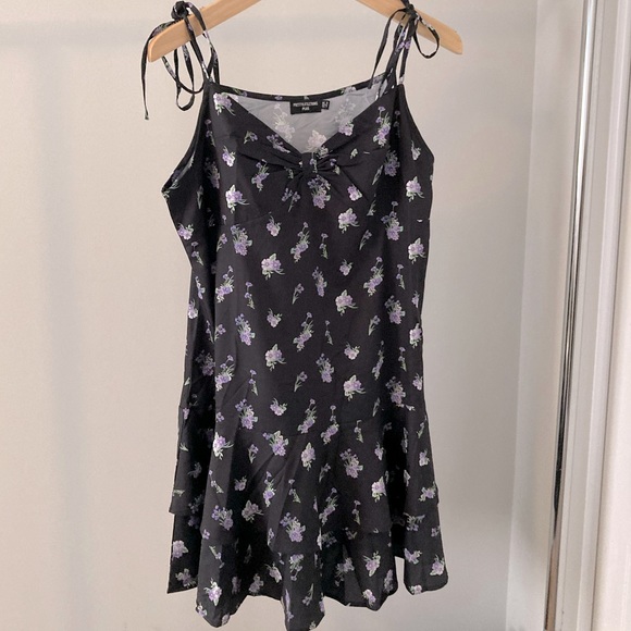 ✨NWOT✨ Frill Hem Mini Dress - Picture 2 of 3